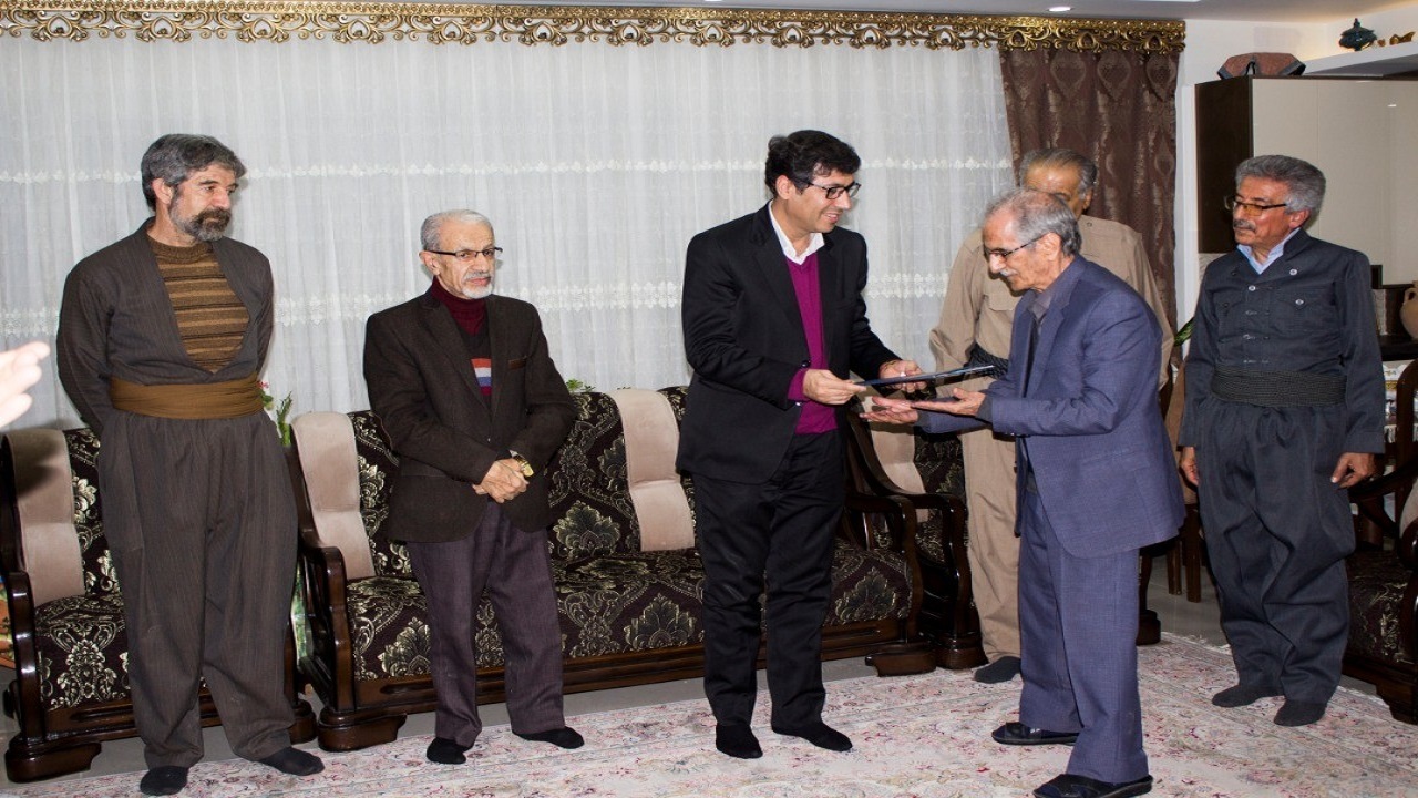 تجلیل از نقاش پیشکسوت کردستانی