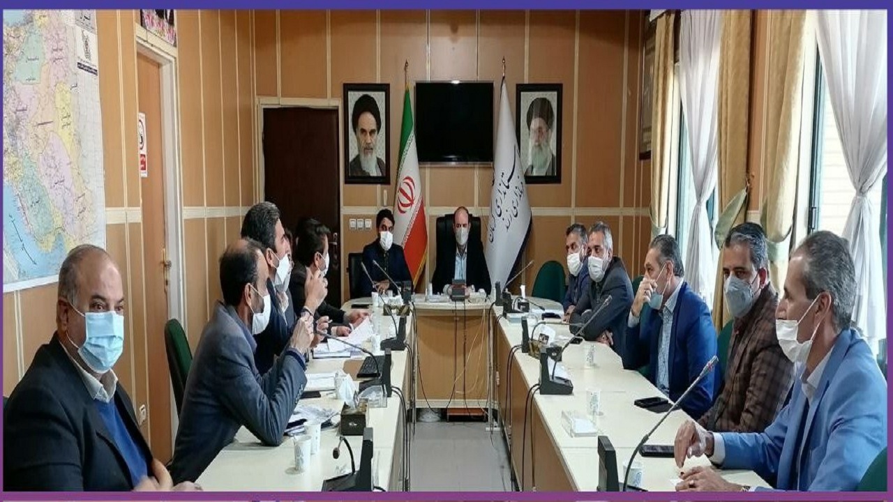 هیچ کمبودی در تامین میوه شب عید زرند نداریم