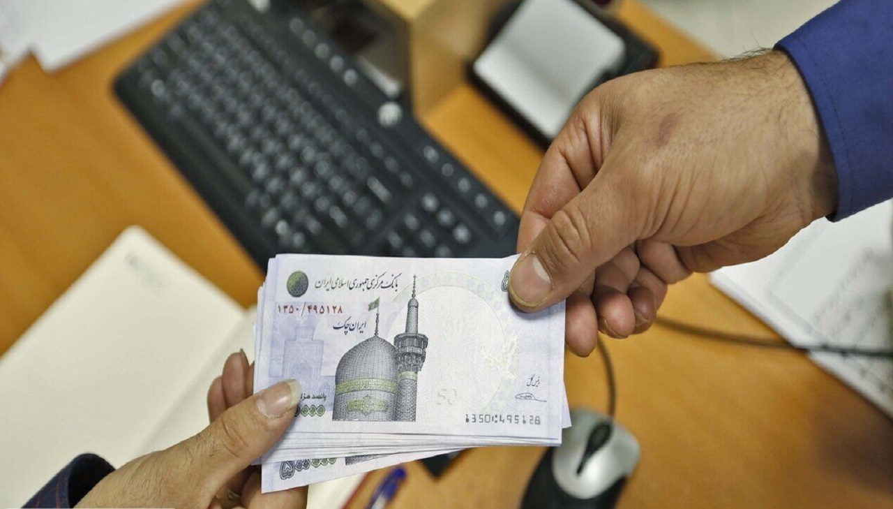 فعالان اقتصادی سمنان حساب و گردش بانکی خود را به داخل استان منتقل کنند