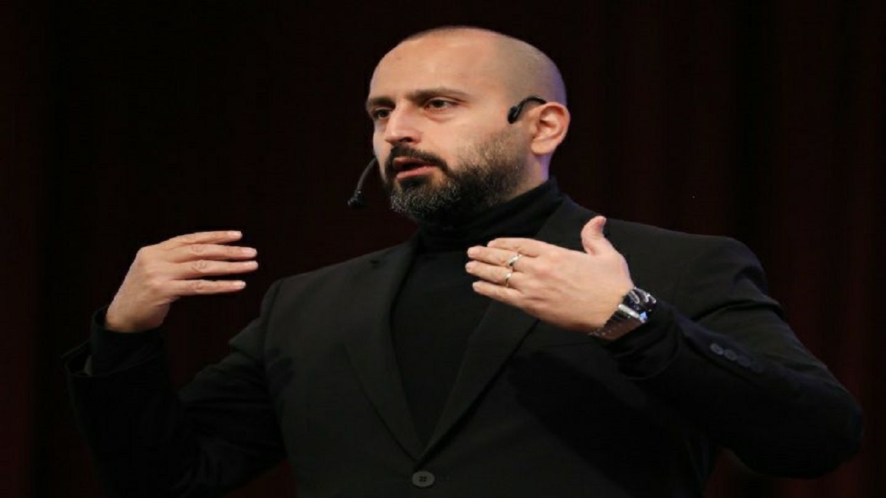 علی میرصادقی در کتاب جدیدش به جنگ روانشناسی زرد می‌رود
