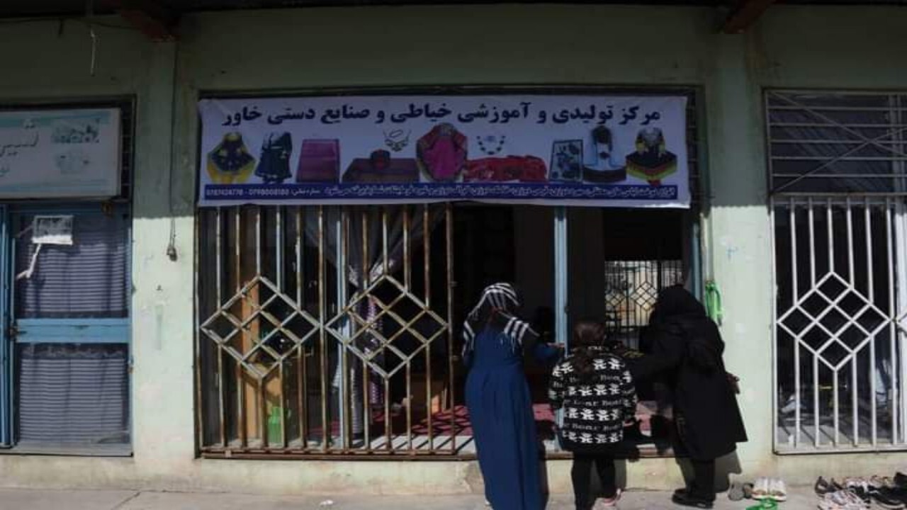 گشایش مرکز آموزش خیاطی بانوان در بلخ + تصاویر