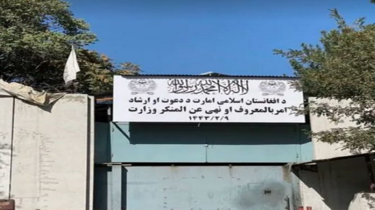 وزارتخانه ها و ادارات زنان بدون محرم را نپذیرند