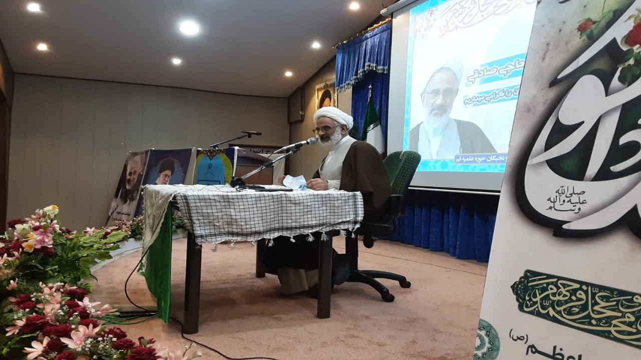 وجه مهم جهاد تبیین زدودن غبار از پیشرفت‌های انقلاب است