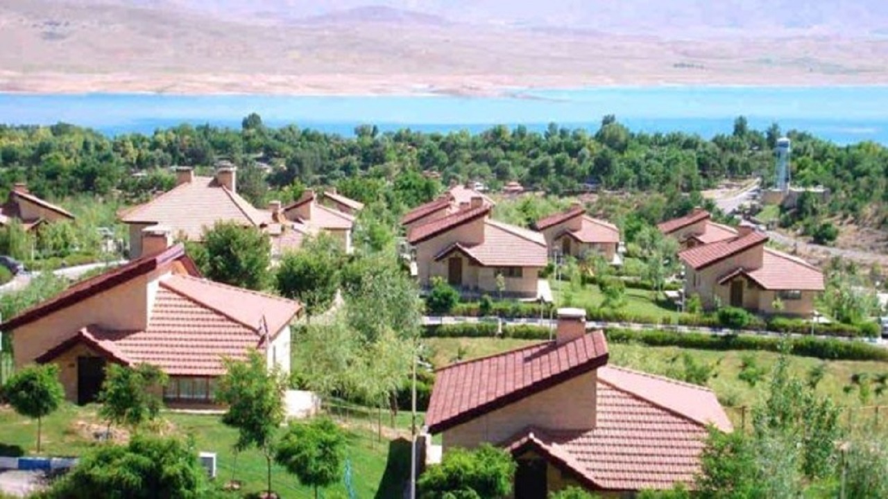 سواحل زاینده رود در انحصار مجتمع‌های تفریحی دستگاه‌های دولتی