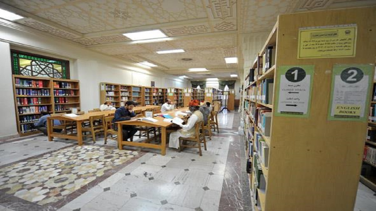 اهدای اثر ثبت شده در گینس به کتابخانه مرکزی آستان قدس رضوی