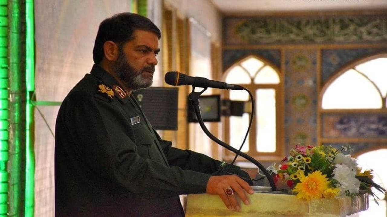 اگر دشمن بخواهد به خیمه گاه امام انقلاب نزدیک شود باید از سپاه بگذرد