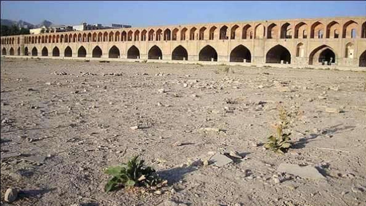 واکاوی علت خشک شدن زاینده رود