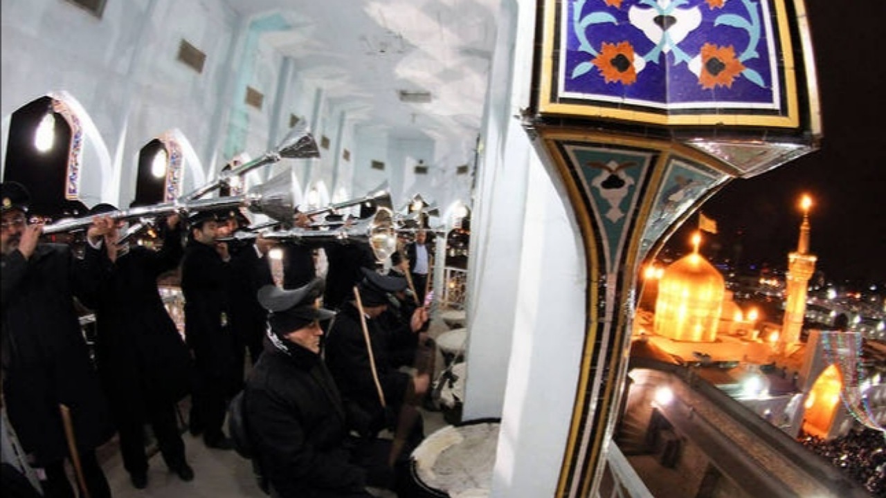 نقاره زنی در شب میلاد امام حسین (ع) +فیلم