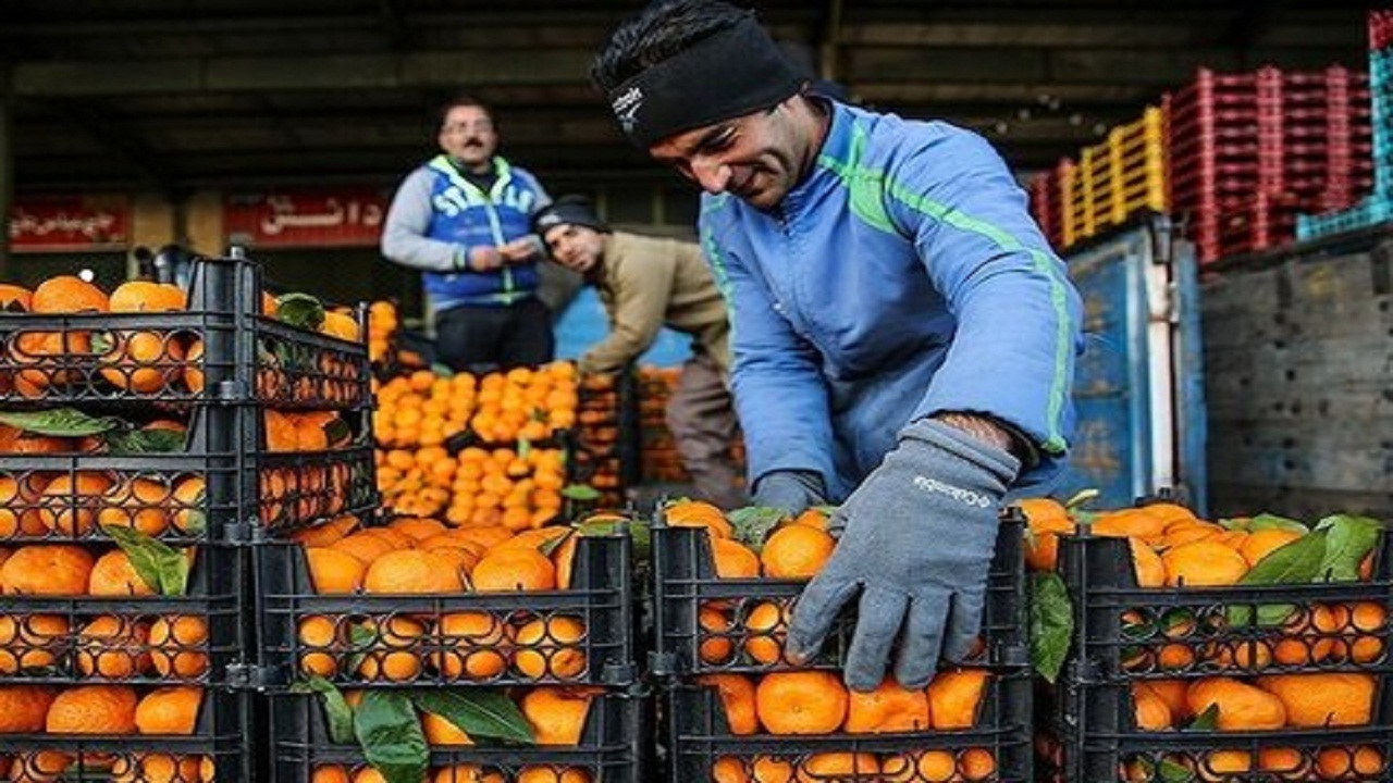 استقرار مراکز عرضه میوه شب عید در اتوبان کرج