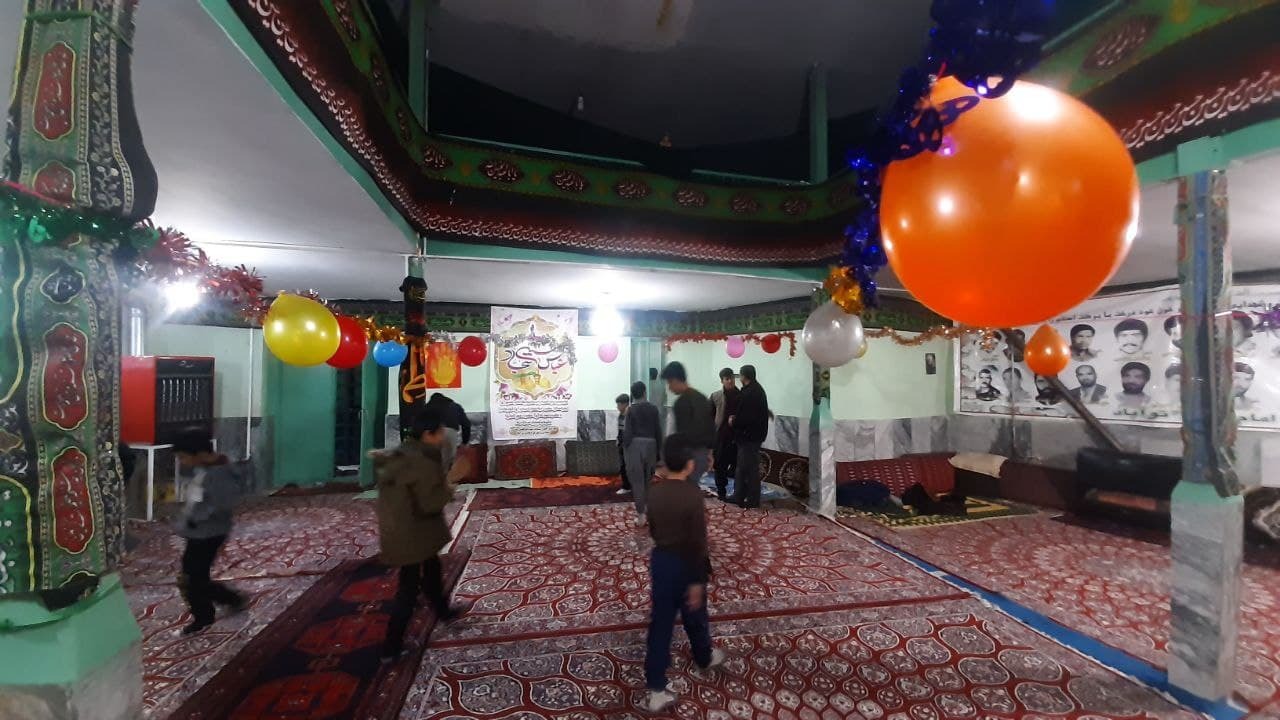 آذین بندی مسجد توآباد تزئین مسجد روستای توآباد به مناسبت اعیاد شعبانیه + تصاویر