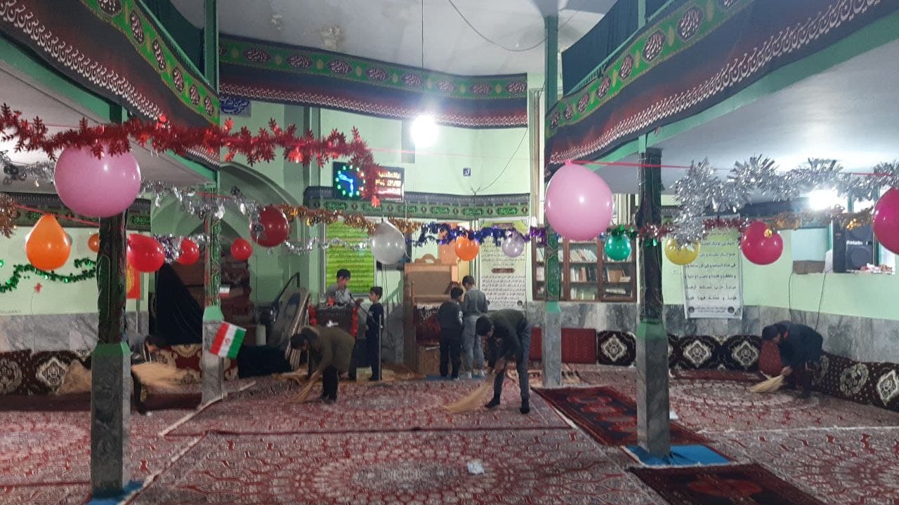 تزئین مسجد توآباد تزئین مسجد روستای توآباد به مناسبت اعیاد شعبانیه + تصاویر