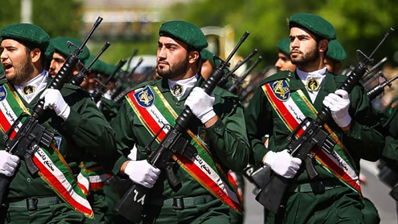 پیام فرمانده و نماینده ولی فقیه در سپاه به مناسبت روزپاسدار