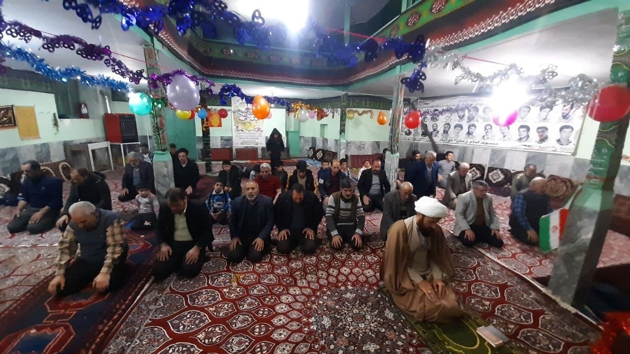 شادمانی اهالی روستای توآباد در شب میلاد امام حسین (ع) + فیلم و تصاویر