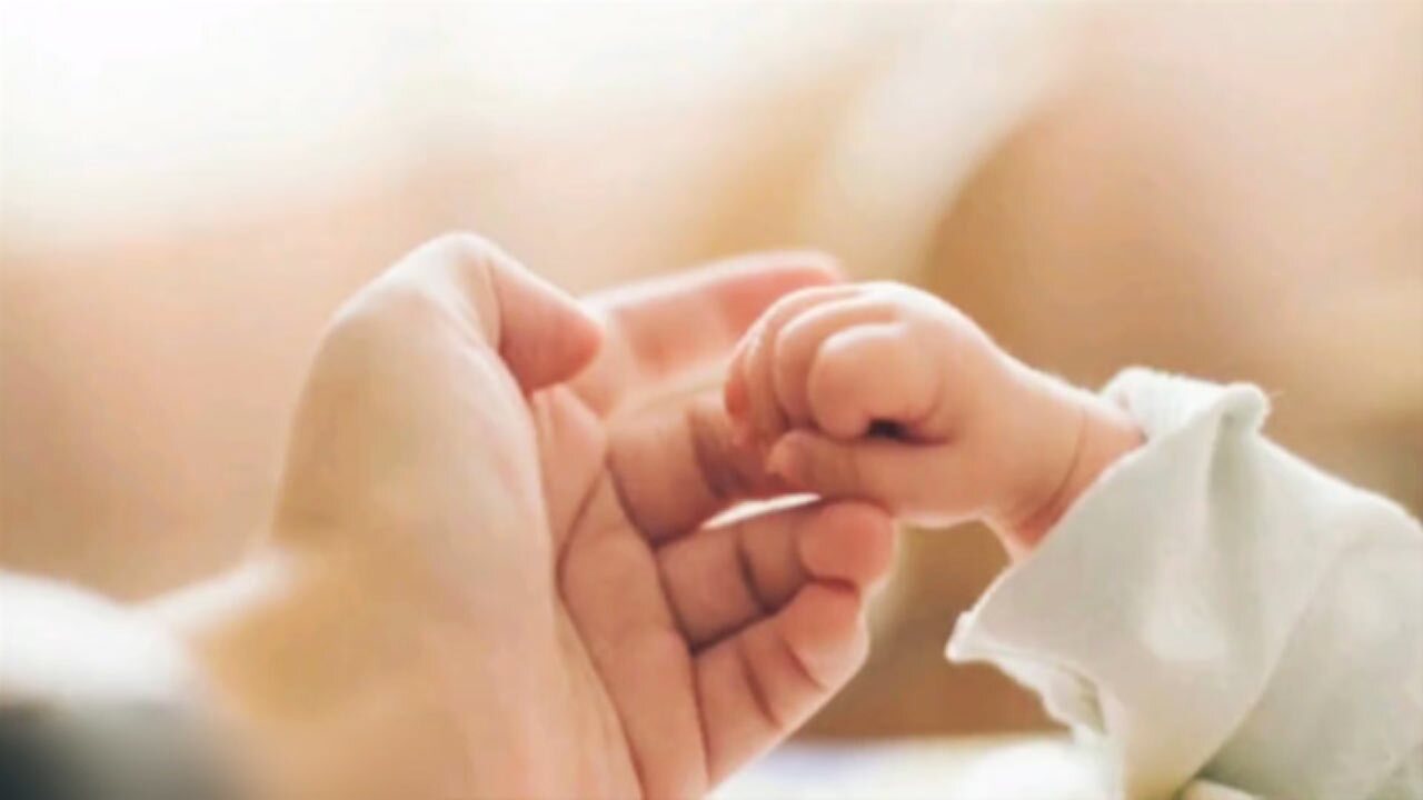 مکالمه یک جنین با مادرش برای منصرف کردن او از سقط + فیلم