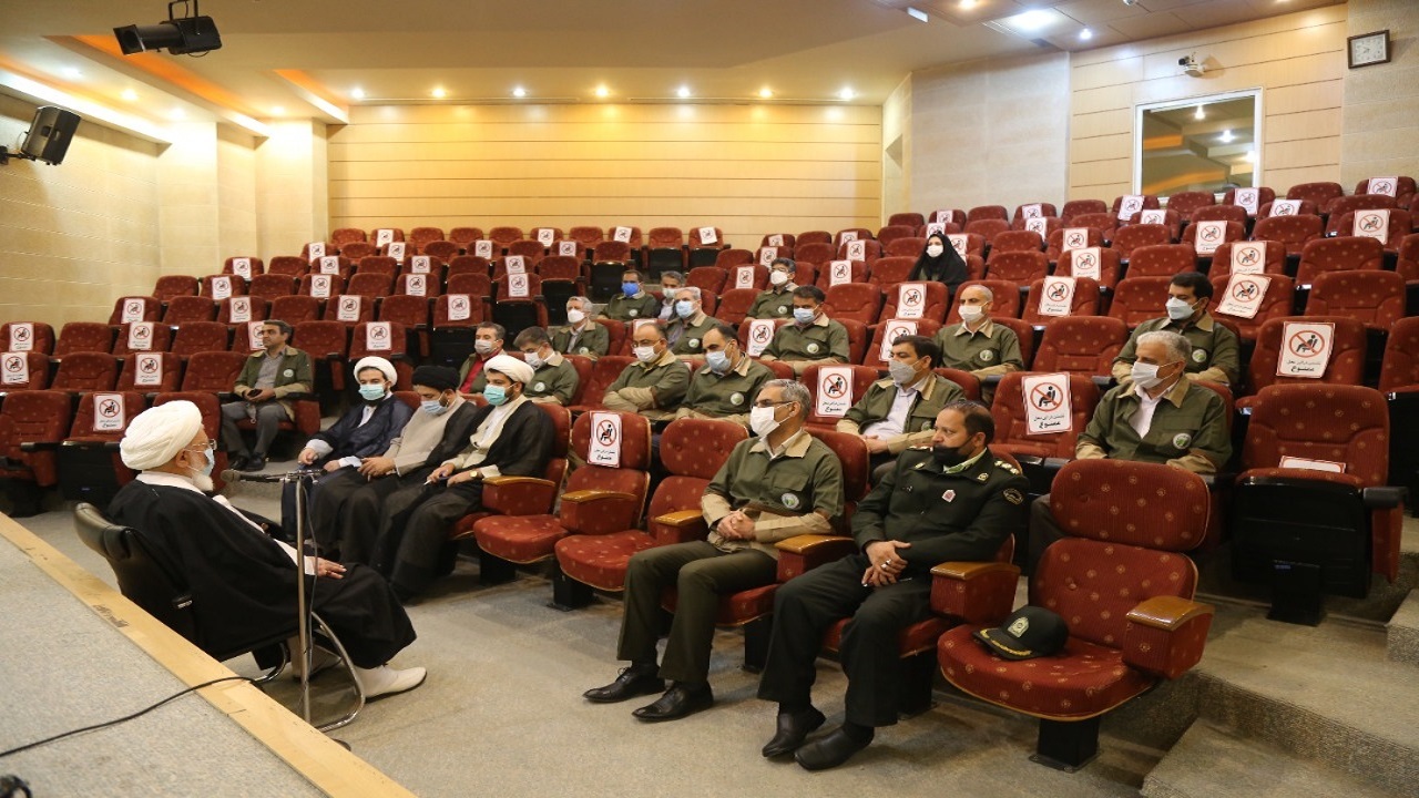 مسئولان به بهانه خشکسالی باغ‌ها و فضا‌های سبز را به حال خود رها نکنند