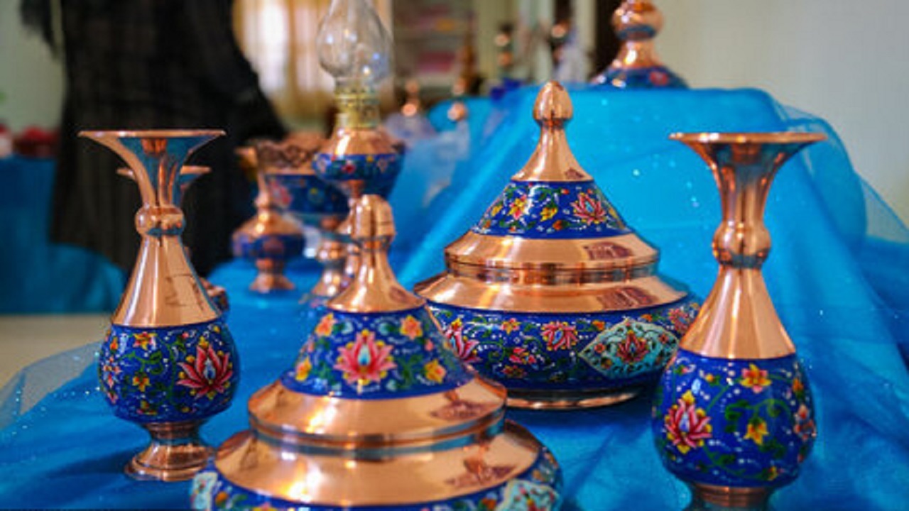 انتظار شش ساله هنرمندان صنایع‌دستی برای بیمه هنرمندان