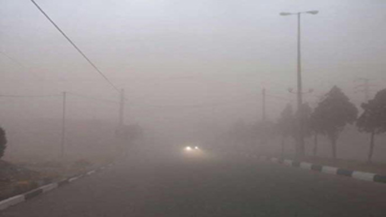 چتر گرد و غبار بر آسمان فارس