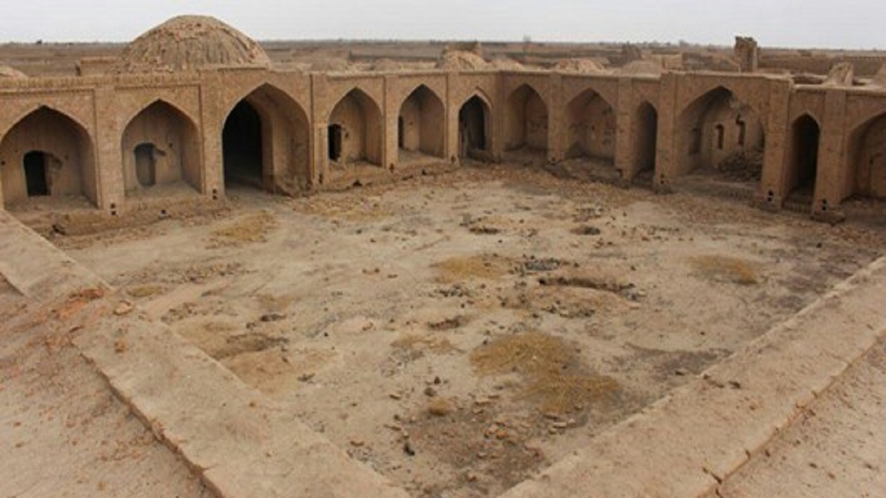 مرمت کاروانسرای تاریخی صدرآباد قم آغاز شد