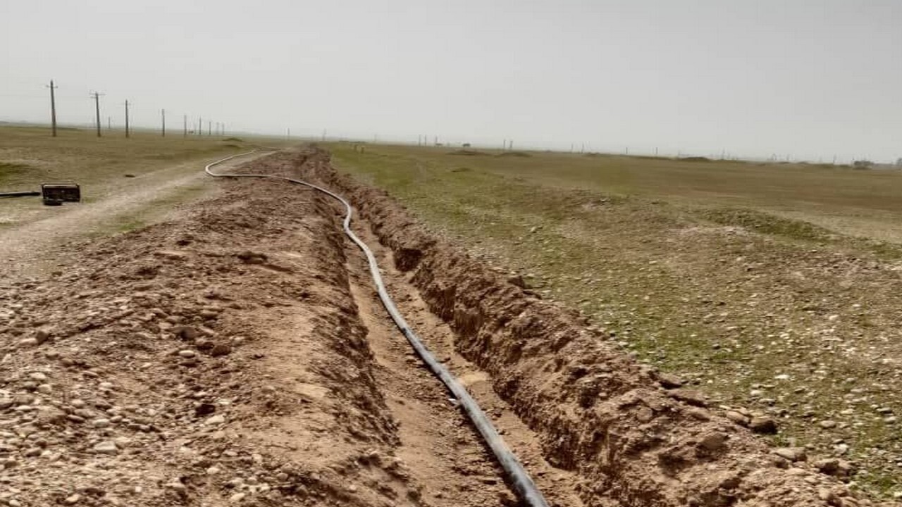 اجرای خط انتقال آب به روستای فجر از توابع بخش دشت عباس