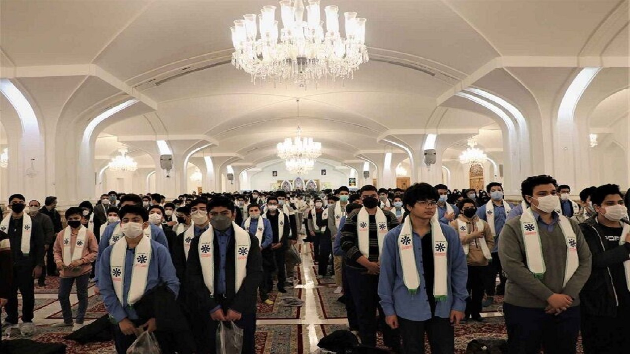جشن بلوغ دینی دانش آموز مدارس سمپاد مشهد در حرم مطهر رضوی