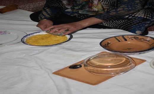 بانوان بیرجندی نان لوله ای می پزند