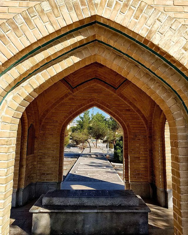 آرامگاه جلال الدین تاج اصفهانی به روایت تصاویر
