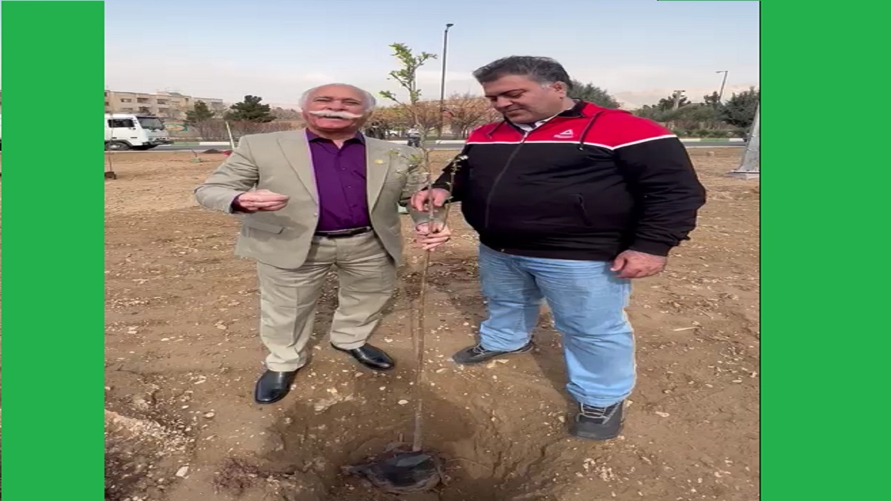 کاشت یک اصله نهال به یاد سردار شهید نهاوندی درتهران