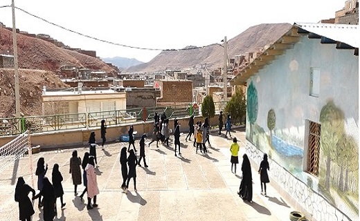 دانش آموزان کرغندی آینده خود را روشن می بینند دانش آموزان کرغندی آینده خود را روشن می بینند