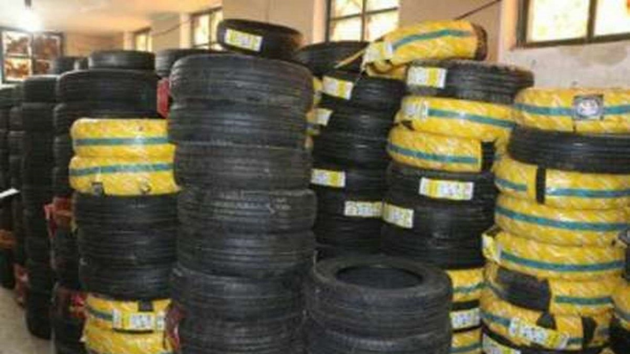 دپوی لاستیک های قاچاق در شهرک صنعتی امیرکبیر
