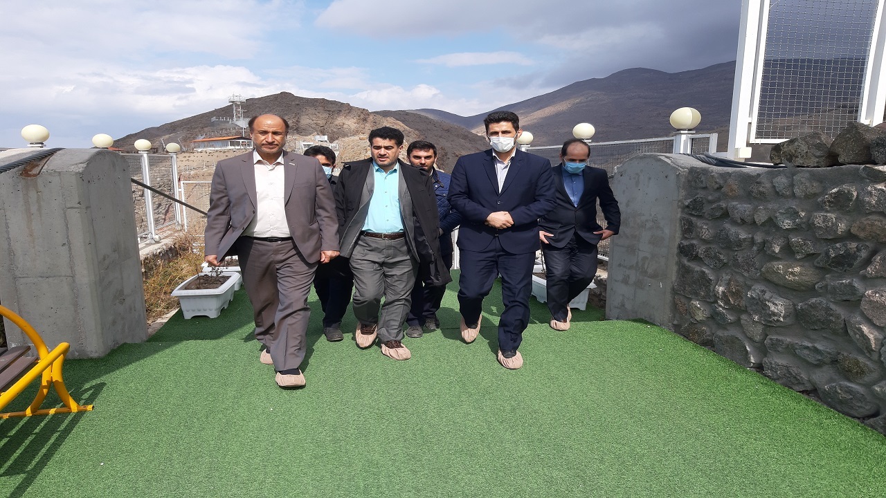 جاده ورودی و خروجی پل معلق هیر ساماندهی و آسفالت شود