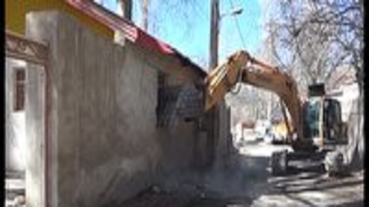تخریب ۴ بنای غیر مجاز در حریم رودخانه وشنوه قم