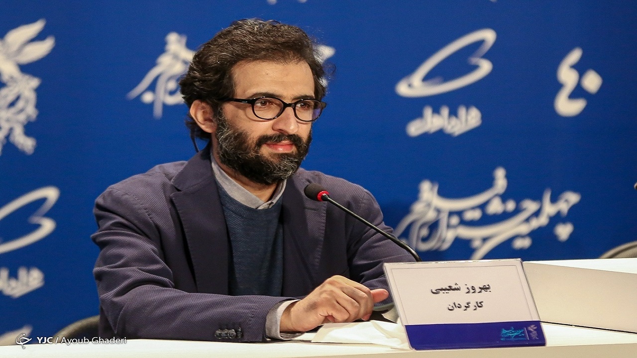 سیمرغ «بدون قرار قبلی» به آستان مقدس حرم رضوی تقدیم شد + فیلم
