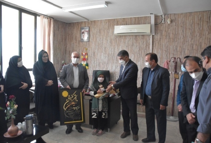 فرهنگیان نی‌ریز و جهرم فارس به کمک دو دانش آموز نیازمند شتافتند