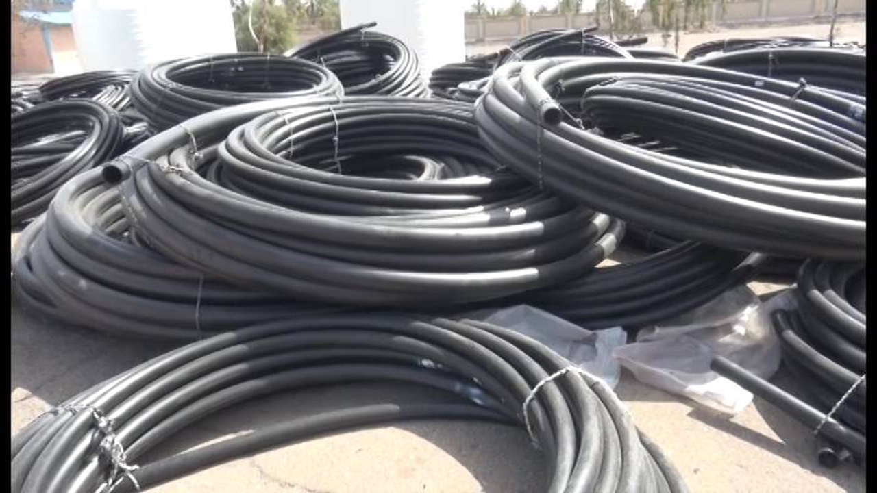 عملیات آب رسانی به ۱۵ روستا در بم آغاز شد