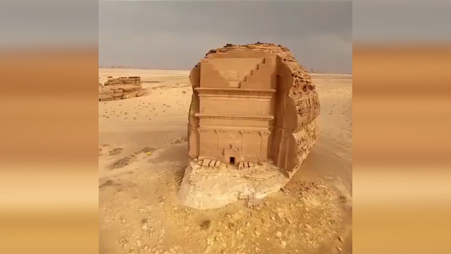 مداین صالح بنایی از سازه‌های سنگی تاریخی + فیلم