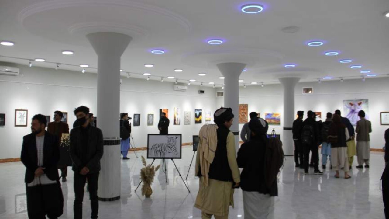 بانوان هراتی نمایشگاه نقاشی برگزار کردند
