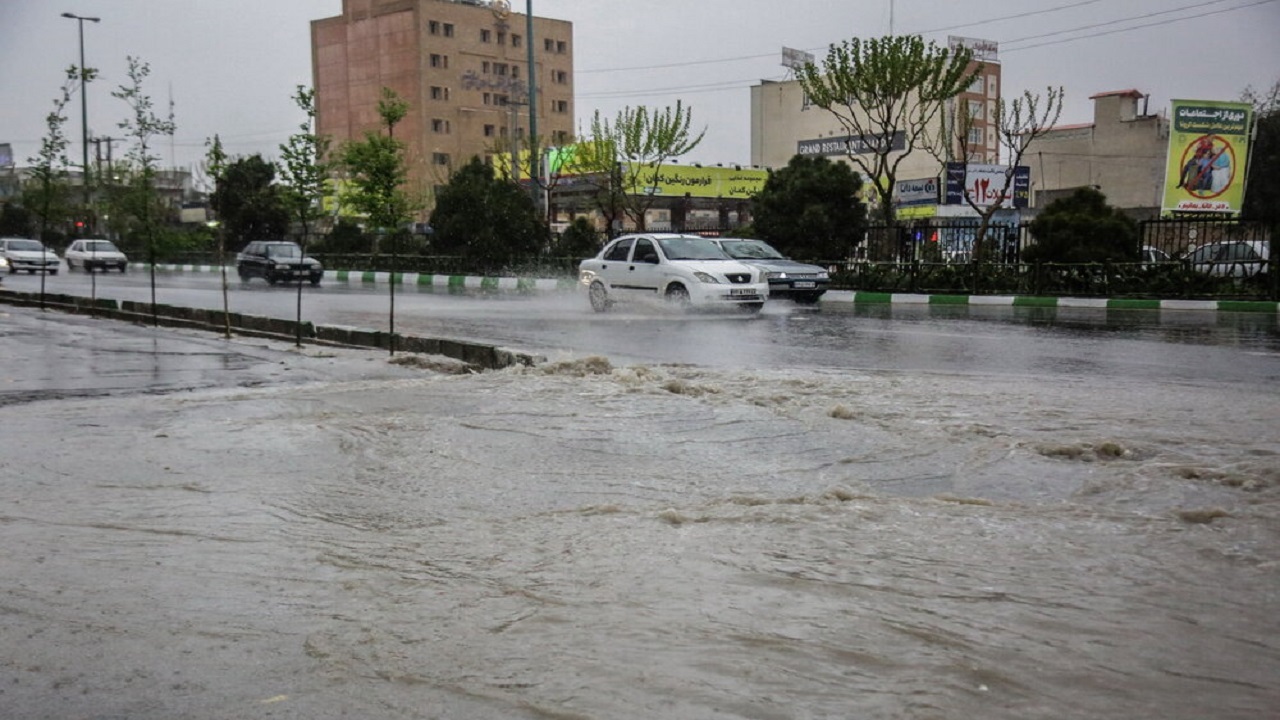 معضل ادامه دار آبگرفتگی پس از بارندگی در مسکن مهر سجادیه + فیلم