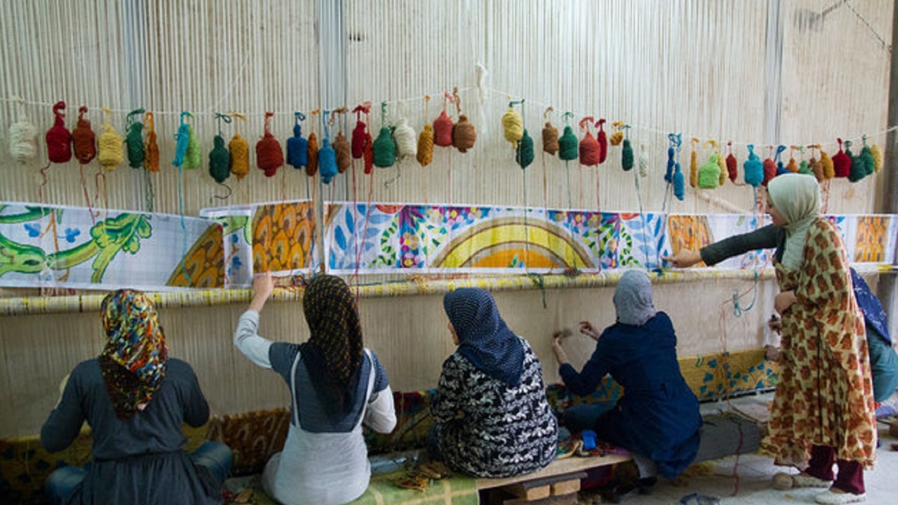 ارائه مشاوره رایگان به بانوان کارآفرین در حوزه صنایع دستی
