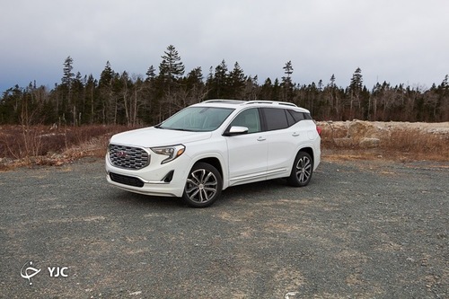 کادیلاک XT4 در مقابل جی ام سی Terrain Denali+ تصاویر