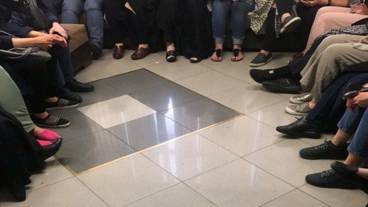 نصب کیوسک‌های الکترونیک سیار جهت رفاه حال بیماران در کلینیک مهدیه