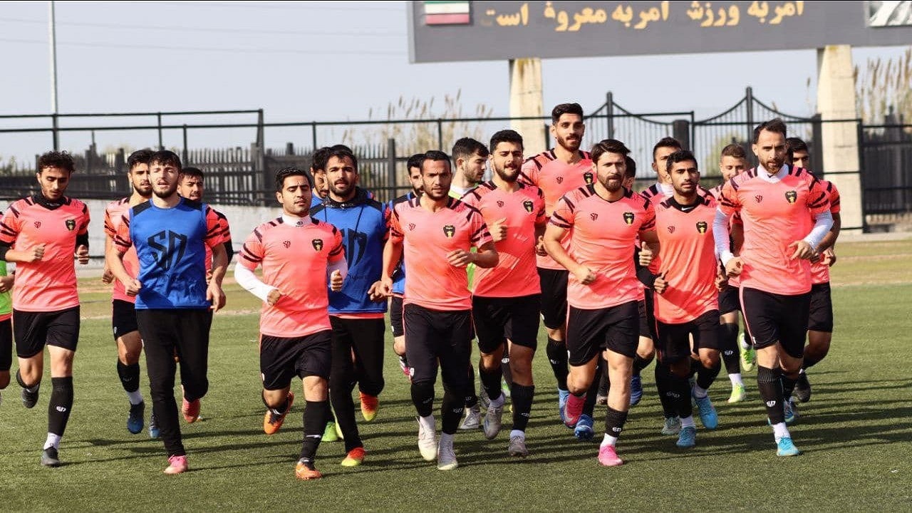 نبرد سخت رایکا در مرداب انزلی