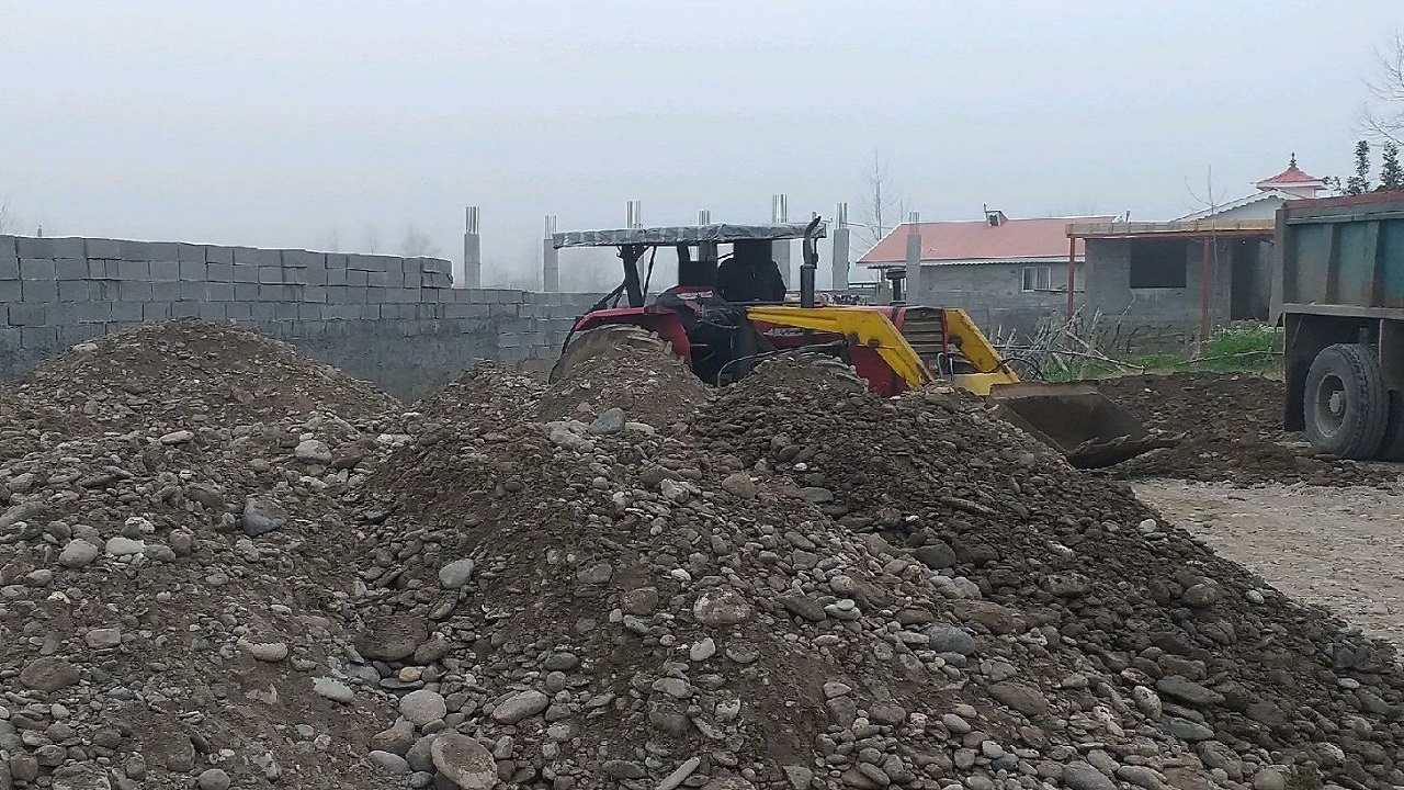 کشف بیش از ۶۰ تن شن و ماسه بدون مجوز در بخش سنگر رشت