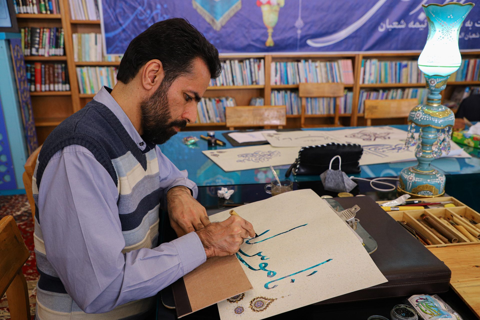 برگزاری رویداد کتابت &laquo;خط فیروزه&zwnj;ای&raquo; در جمکران +تصاویر
