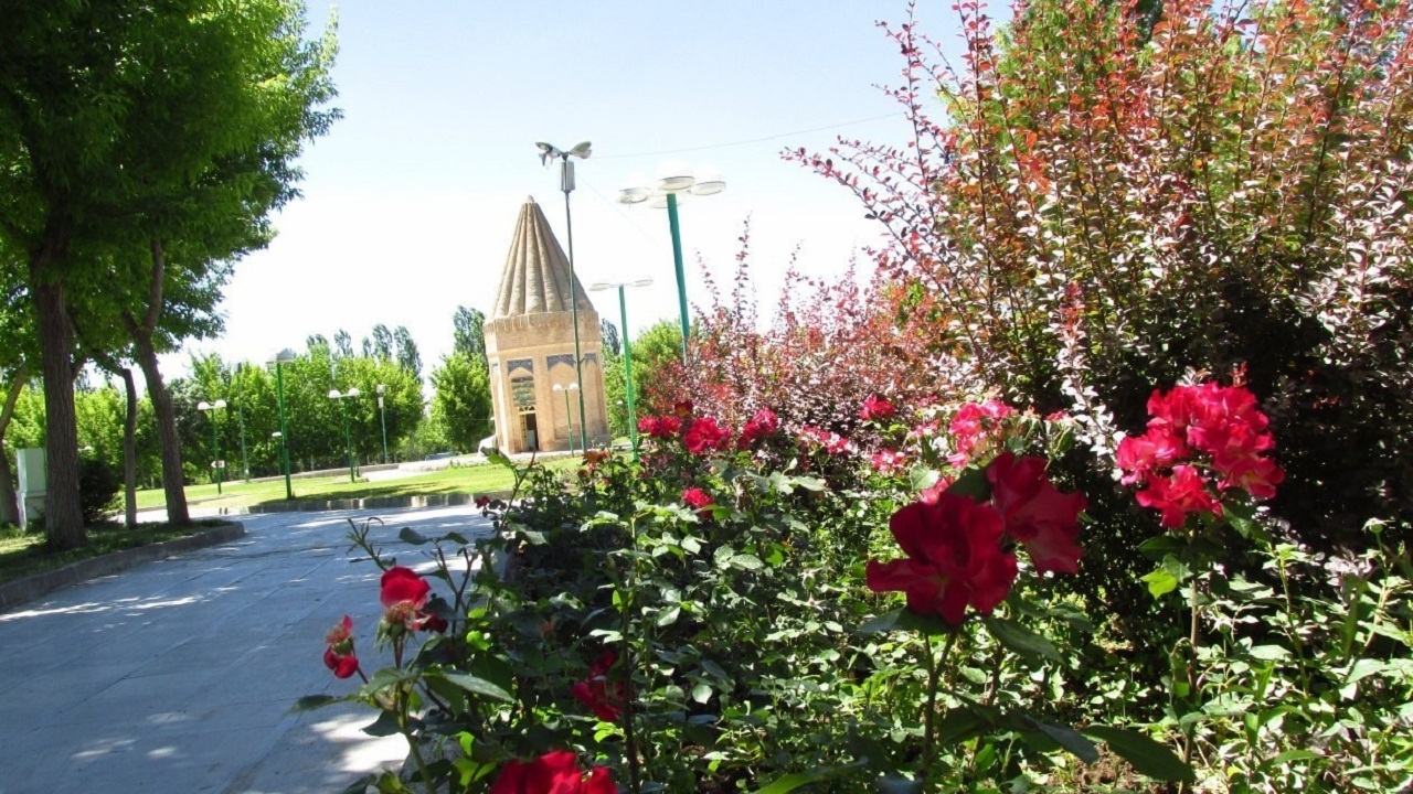 طرح توسعه آرامگاه حیقوق نبی (ع) گردشگری تویسرکان را تقویت می‌کند