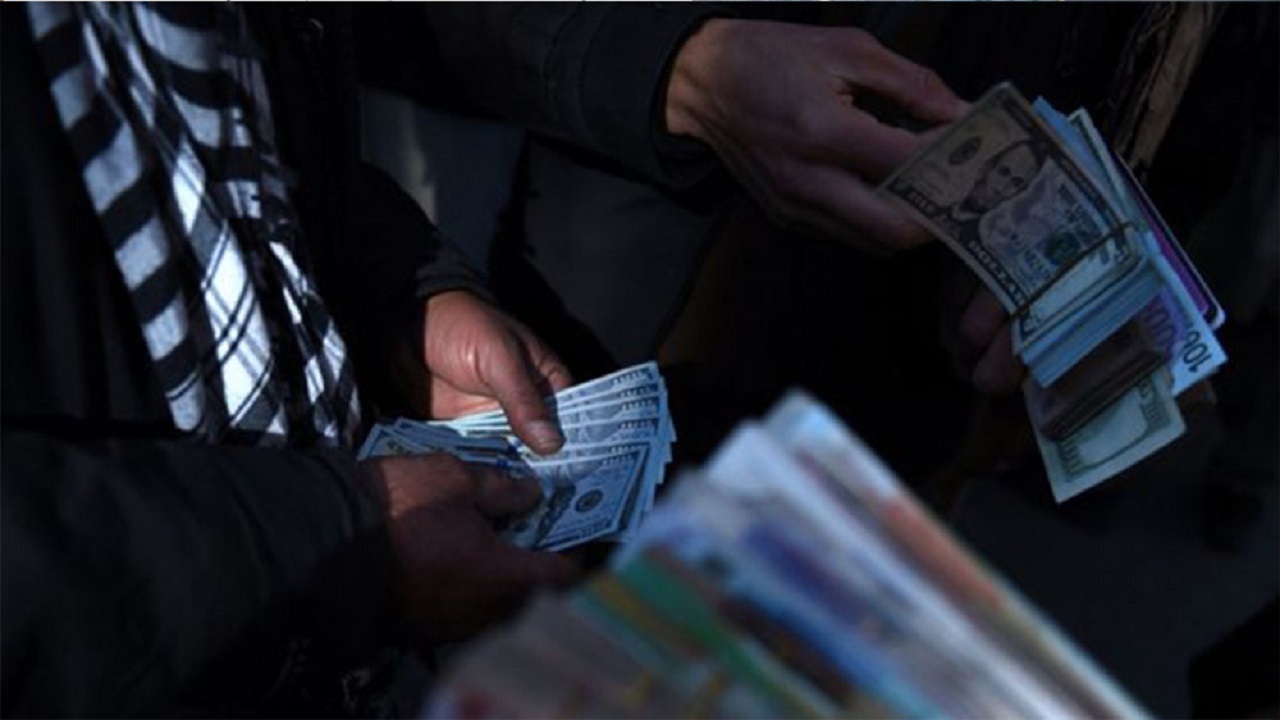 کاهش بهای دالر در برابر افغانی
