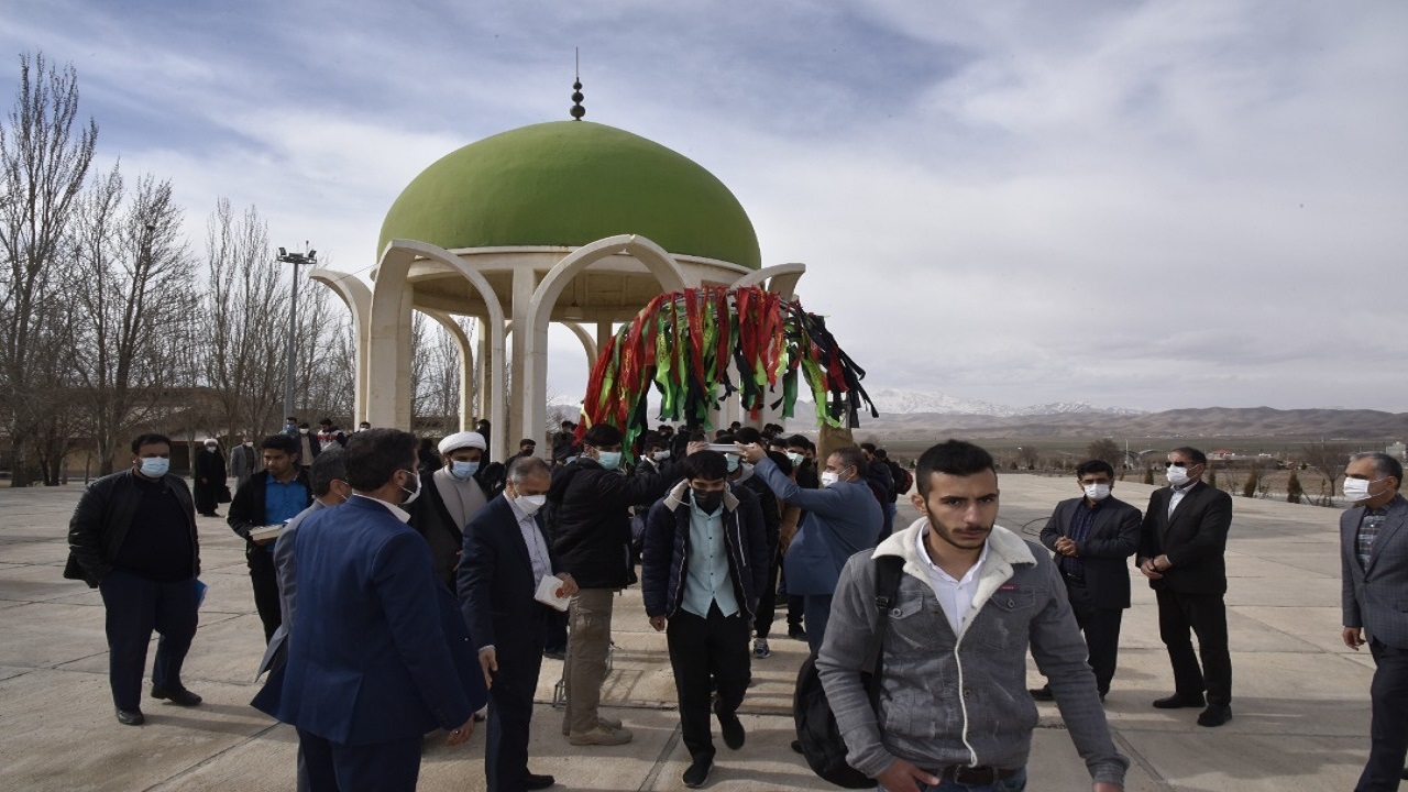 اعزام کاروان راهیان نور دانشجویان پسر به مناطق جنگی جنوب