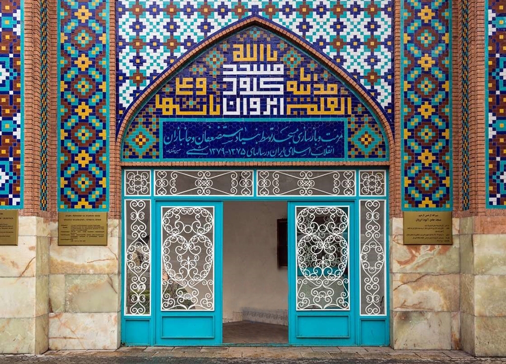 عیدانه /////// سایه تصاحب روی مسجد ایرانی &laquo;کبود&raquo;