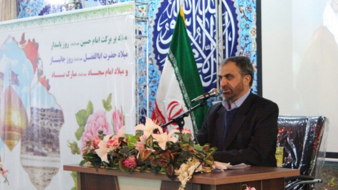 پاسداران و بسیجیان باید در خط مقدم جهاد تبیین باشند