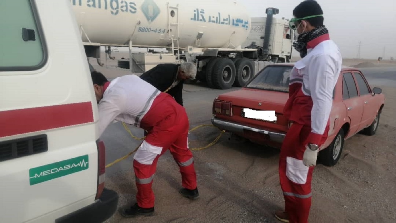 روزِ پرکارِ امدادگران هلال احمر در محور اردکان- نائین