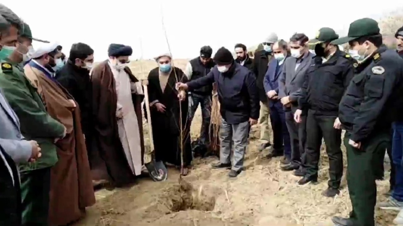 احداث باغ پنج هکتاری در موقوفه میرپنج خامنه
